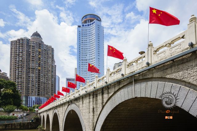 新华桥上的庆祝