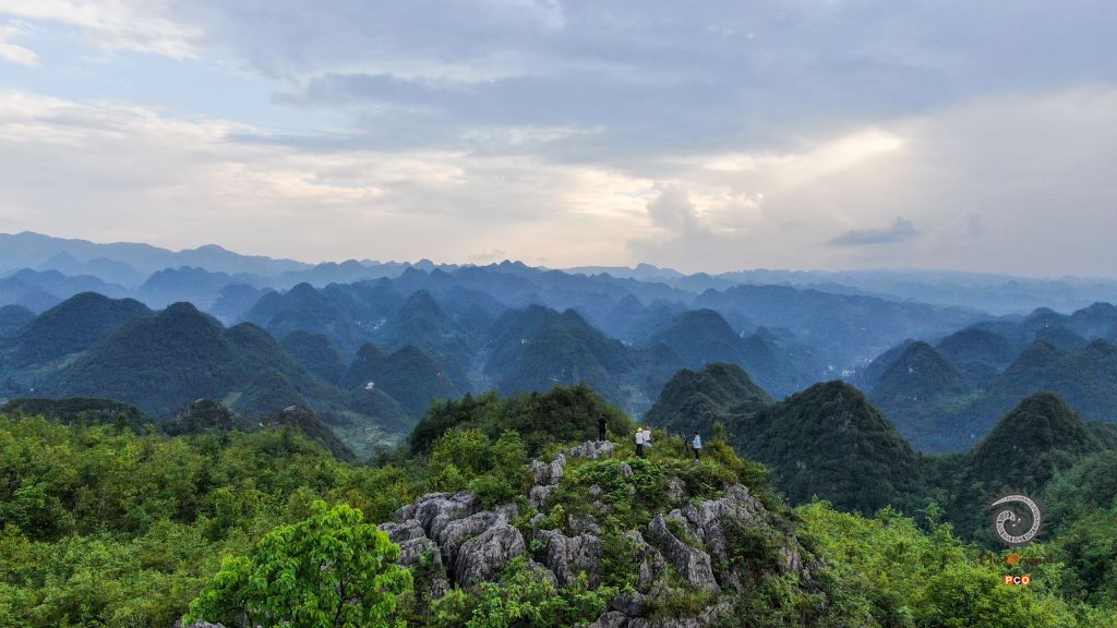航拍万峰林