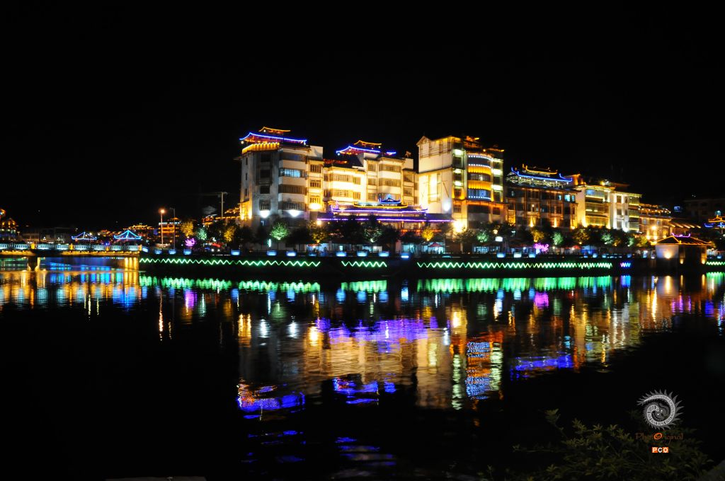 《苗乡夜色》