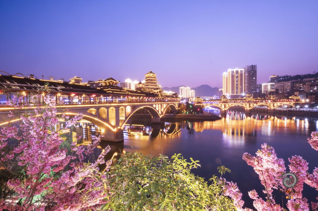 华灯初上