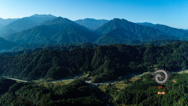 远眺梵净山金顶