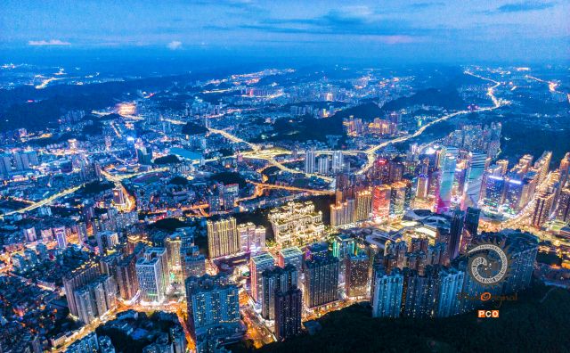 贵阳市南明区花果园夜色璀璨