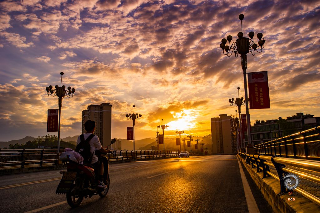 夕阳归家路
