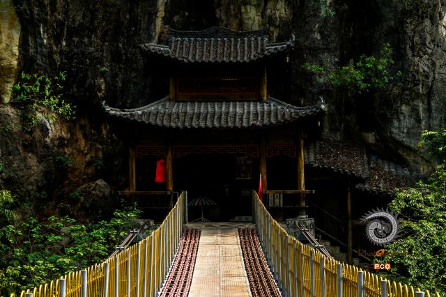 《花江铁索桥》