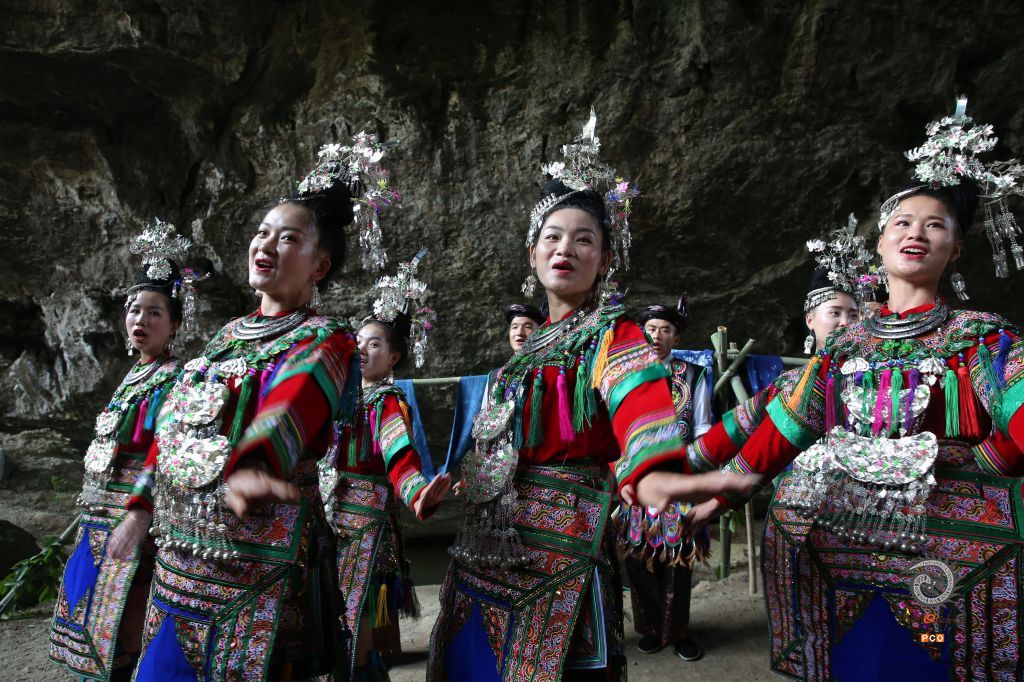 天生桥下唱民歌