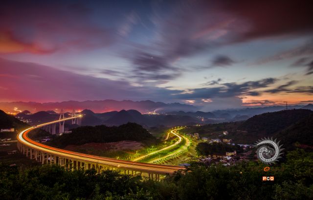 暮光中的马岭河大桥