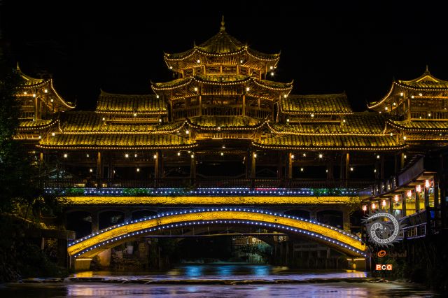 风雨桥夜色