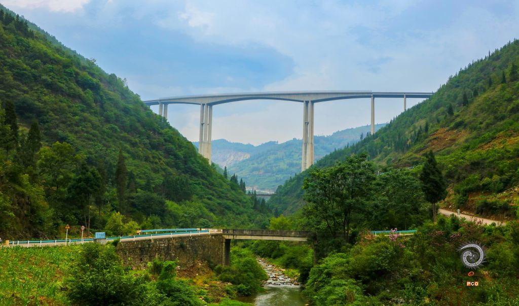 朱昌河桥上桥