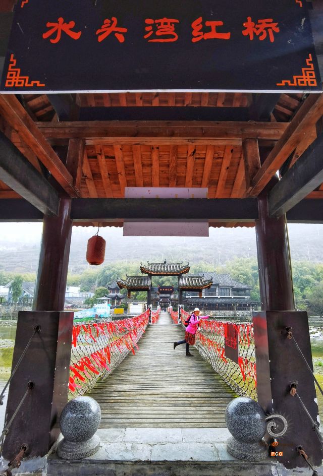 《红桥风光》