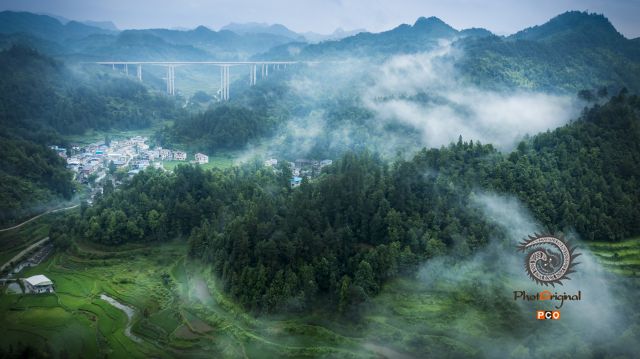 《高速桥从我家门前过》