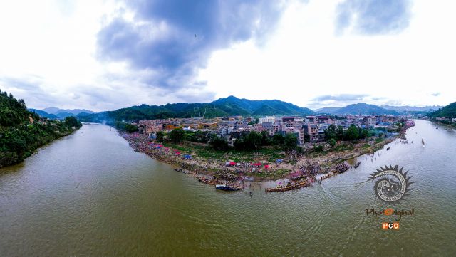 多彩贵州、草根村超的风云际会，搭起一座民族团结的桥梁