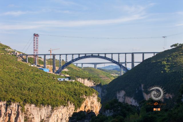 天堑变通途——建设中的成贵高铁西溪河大桥