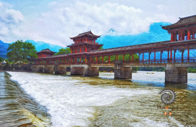 《水上廊桥》