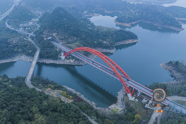 一道 彩虹卧碧波（红枫湖大桥）
