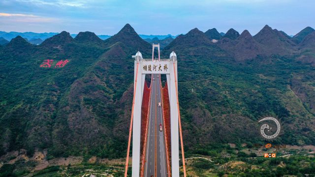 坝陵河大桥：两岸天堑变平川 峡谷险峰变通途