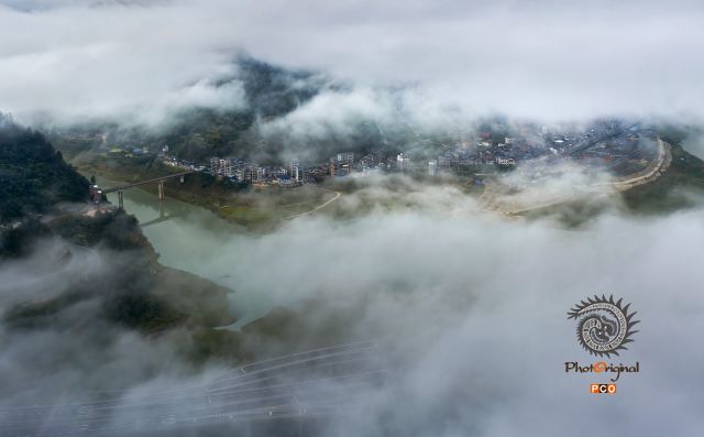 《小镇晨韵》