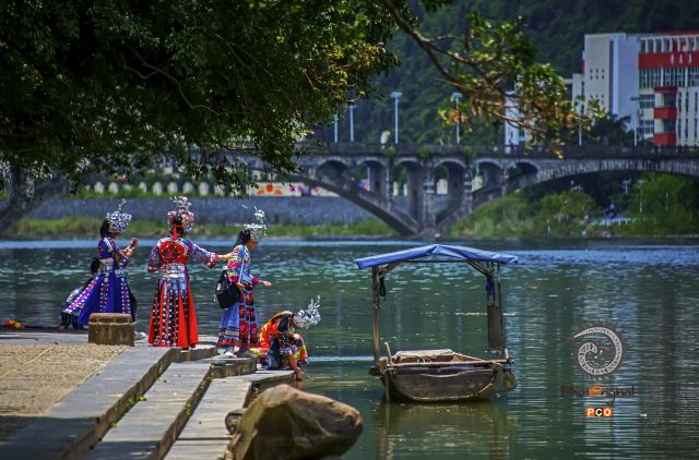 结伴出游