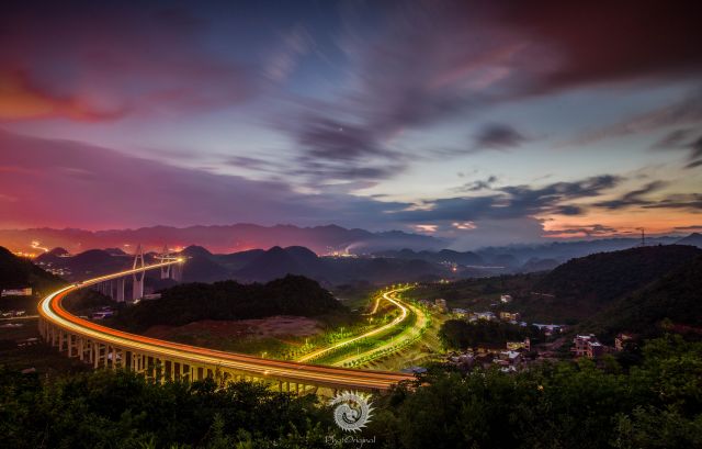 汕头至昆明高速公路马岭河大桥