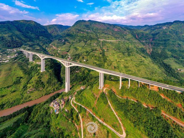 水城至盘县高速公路北盘江大桥