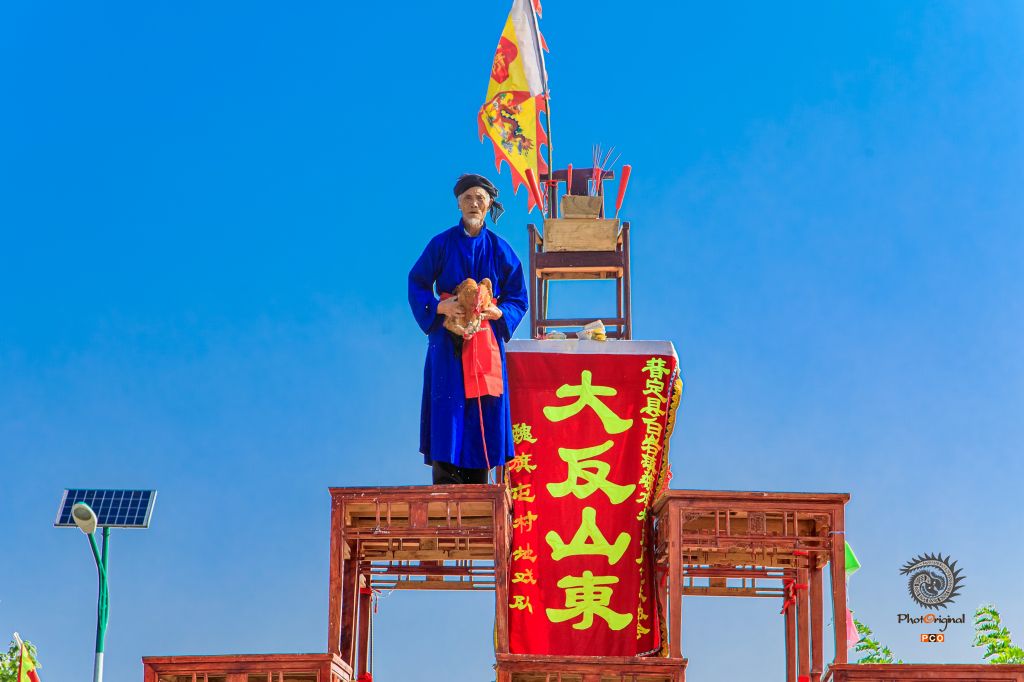 《高台地戏传承，男女老少齐上阵》