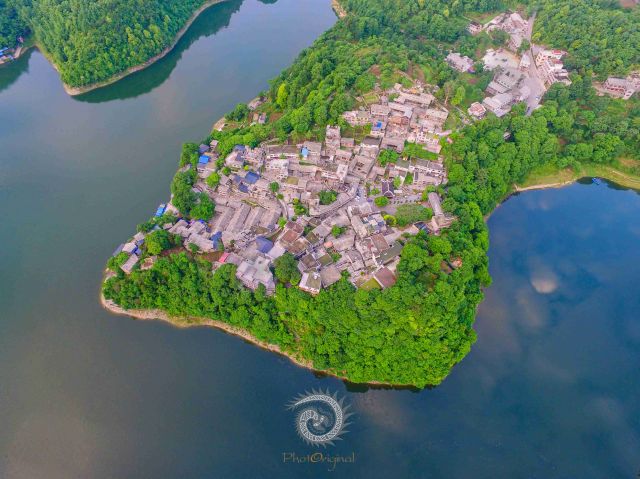 镇山村布依古寨
