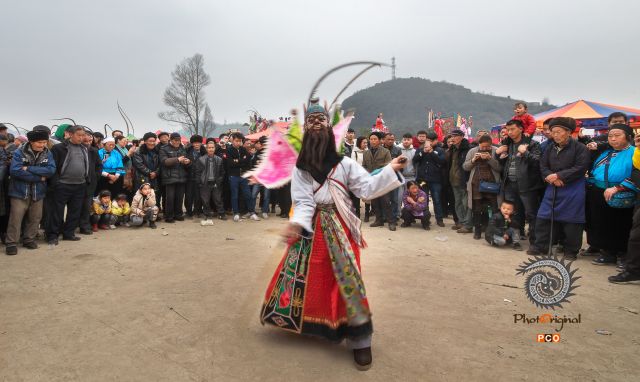 围观—屯堡地戏