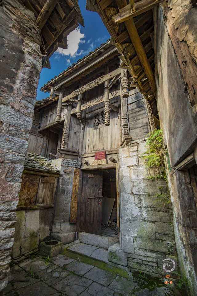 《本寨古建筑》