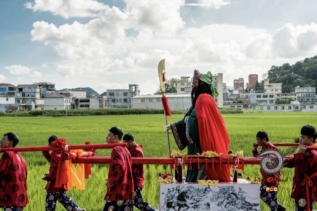 《抬关公》
