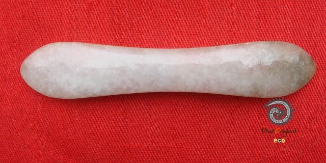 《屯堡人头上戴的玉器簪子》