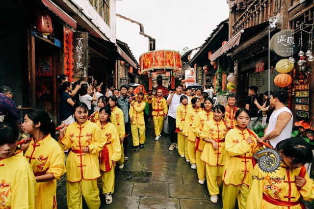 《抬城隍》
