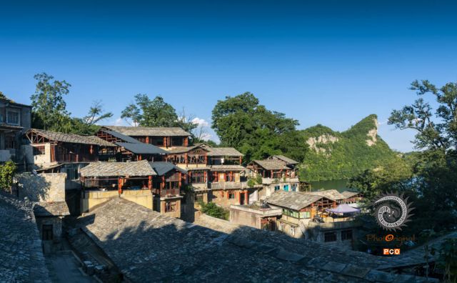 《镇山村》