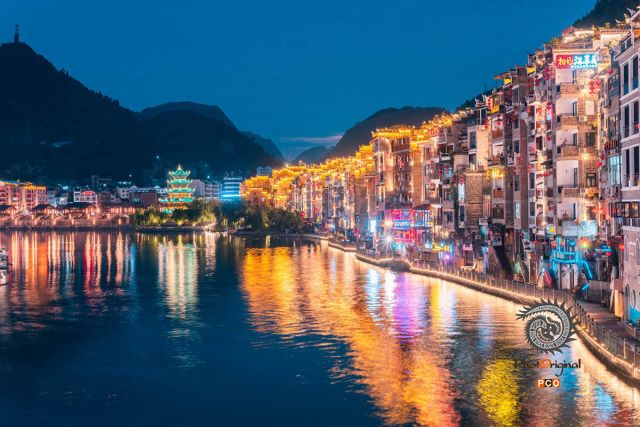 《镇远夜景》