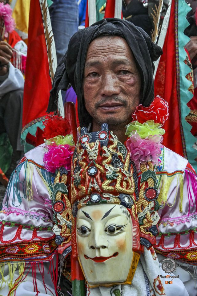 《地戏人像》