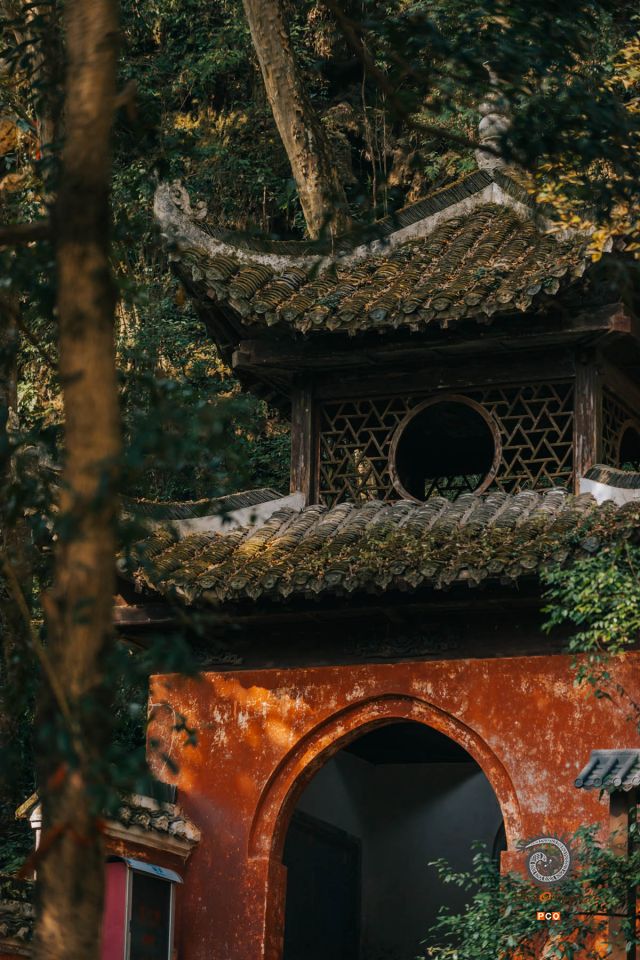 《飞云崖》
