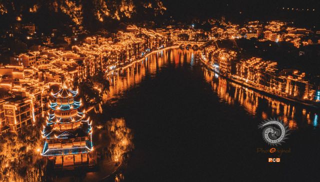 《镇远夜景》