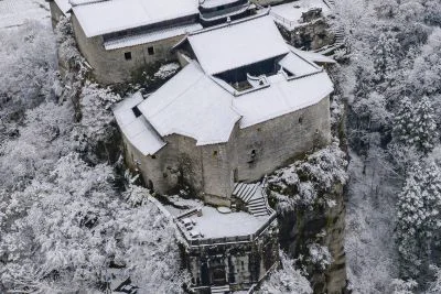《伍龙寺》