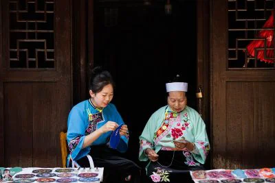 《服饰》