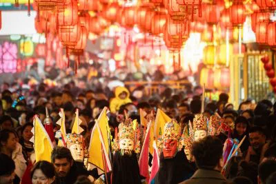 《隐于市》