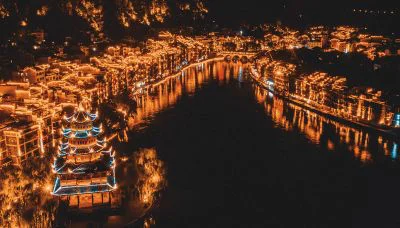 《镇远夜景》