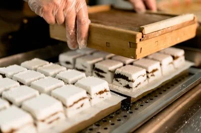 《屯堡美食松糕粑》