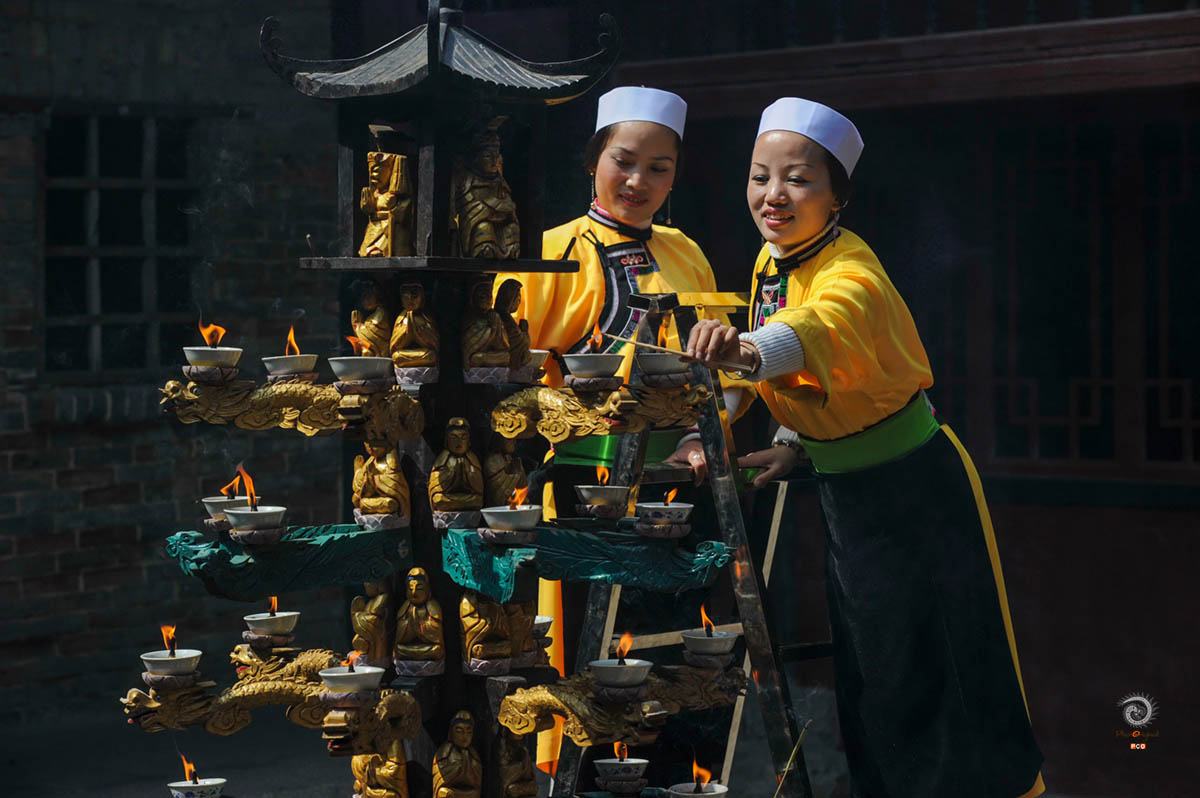 0003-标题：点灯祈福--乔啟明摄于安顺市平坝区白云镇肖家庄 电话：13908512612DSC_0289 (17)1200.jpg