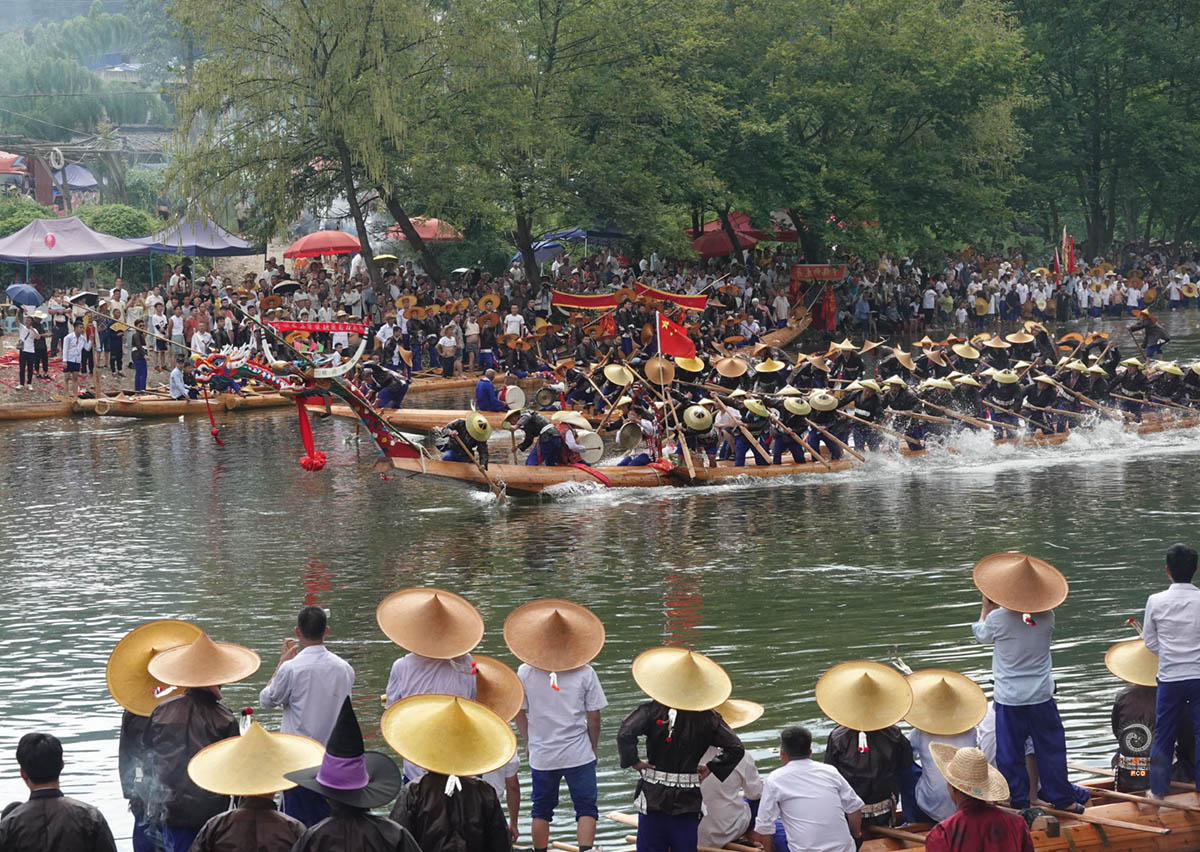 0027—独木龙舟赛——摄于台江  蒲学光 139850558171200.jpg