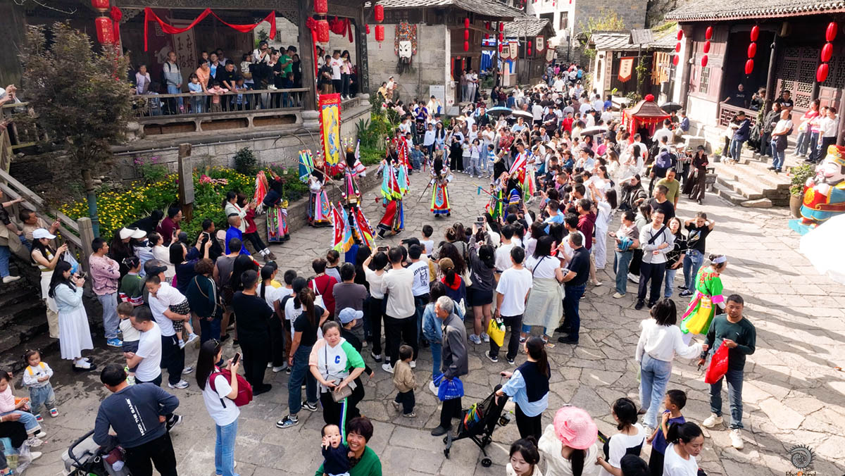 0072-《屯堡小巷》 廖登海需要单独输出 182086424611200.jpg