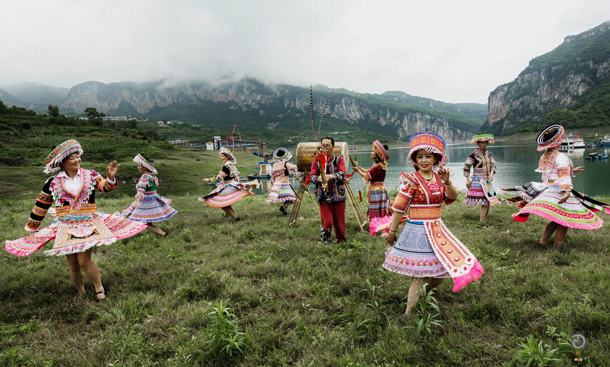 0073-载歌载舞             吴定宗        138851992971200.jpg