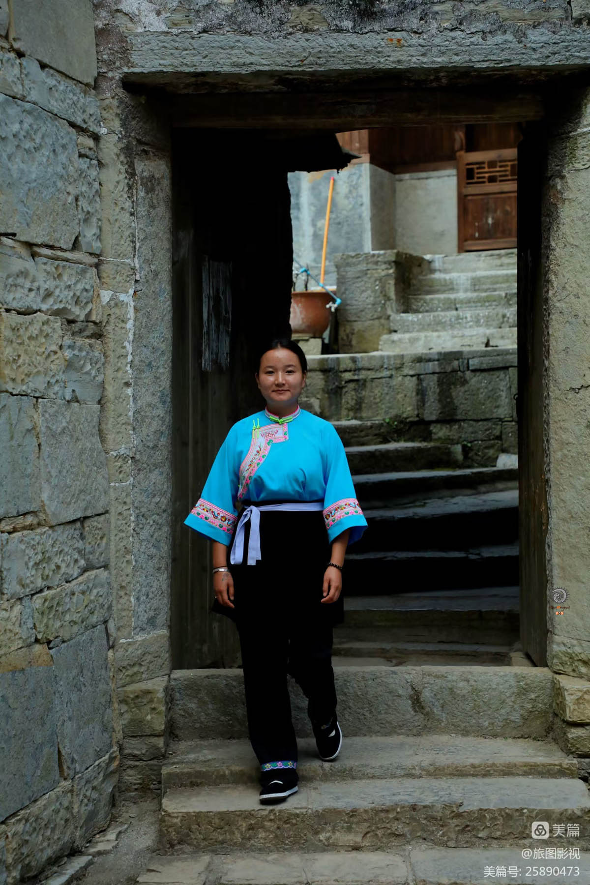 0079-屯堡秘境-叶红-18302613371 (4)1200.jpg