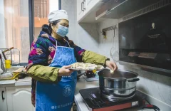 《一份爱心饺 温暖一座城》