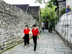 2025多彩贵州·第十八届中国原生态国际摄影大展 · 彩虹的微笑 的图集