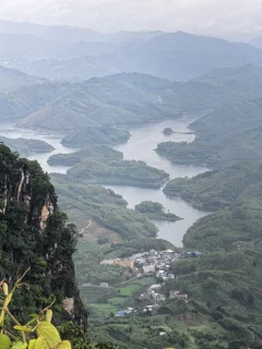 2025多彩贵州·第十八届中国原生态国际摄影大展 · 襟花 的图集