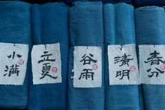 《创新传统染布 “二十四节气”染出24种蓝》