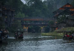 2023多彩贵州·第十六届中国原生态国际摄影大展 · 不按喇叭的男人 的图集